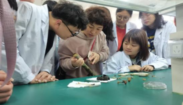 绵阳师范学院举办“食用菌栽培技术”课程实践教学活动