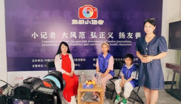 旗帜小记者对话中外艺术家
