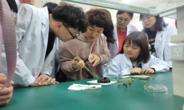 绵阳师范学院举办“食用菌栽培技术”课程实践教学活动